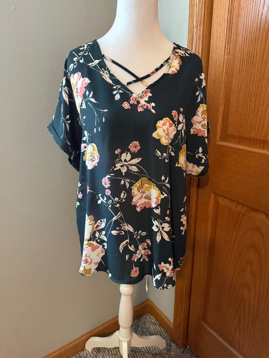 Maurices Tops - Maurices Green Floral Tunic Top Size Large